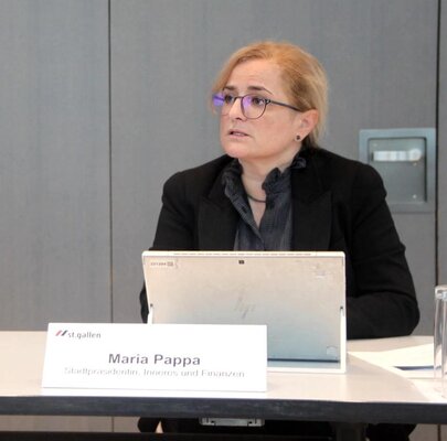 Armin von Wehrden, Leiter Finanzen (links) und Stadtpräsidentin Maria Pappa bei der Präsentation des Budgets 2026. - 1
